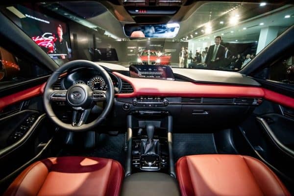 noi-that-do-mazda-3-moi