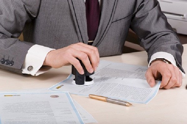 Phí công chứng mua bán xe ô tô cũ hiện nay ra sao?