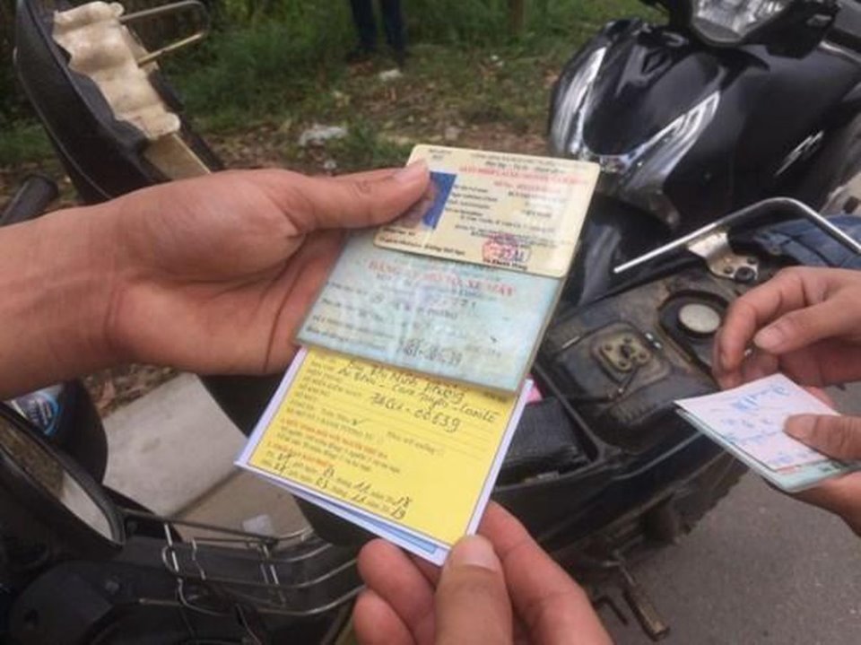 Các giấy tờ buộc phải có khi tham gia điều khiển phương tiện giao thông lưu thông