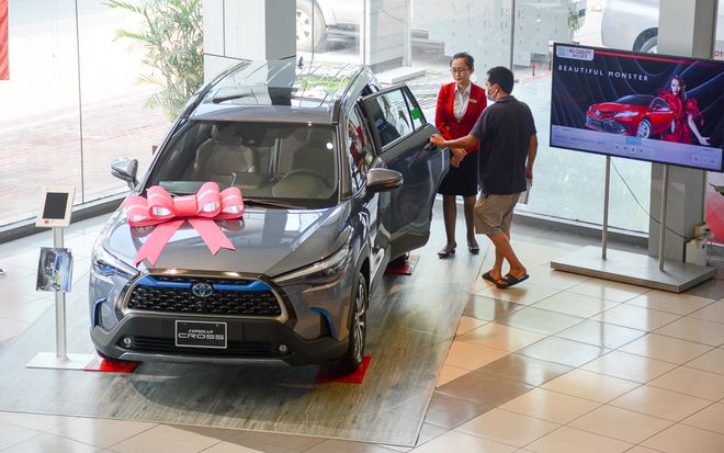 Phòng trưng bày hiện đại với nhiều mẫu xe đa dạng