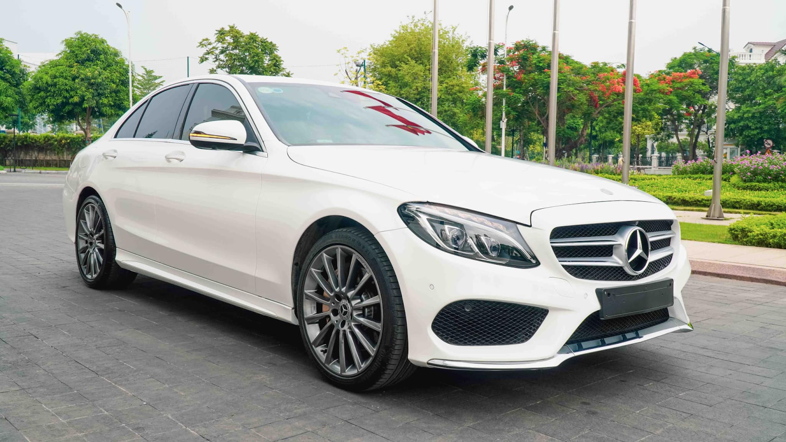 Kinh nghiệm chọn mua xe ô tô Mercedes-benz cũ