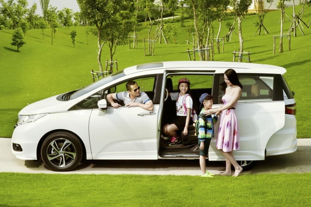 Một chiếc ô tô cũ khoảng 300 triệu là lựa chọn của nhiều gia đình Việt