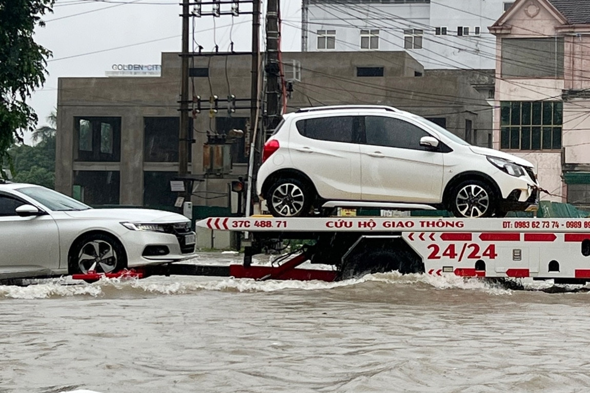 cứu hộ xe ô tô ngập