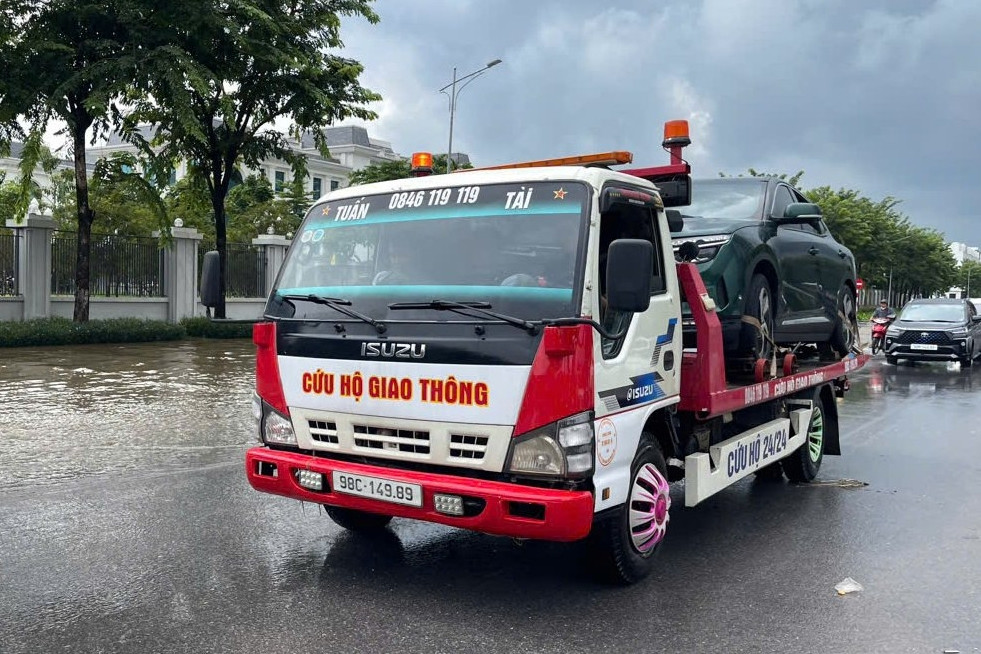 Gọi cứu hộ hoặc gara gần nhất