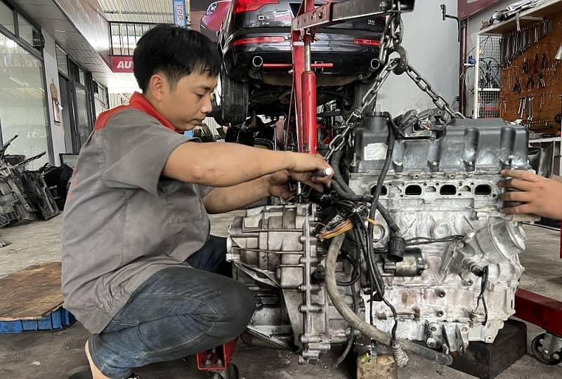 Kiểm tra hộp số ô tô sau ngập