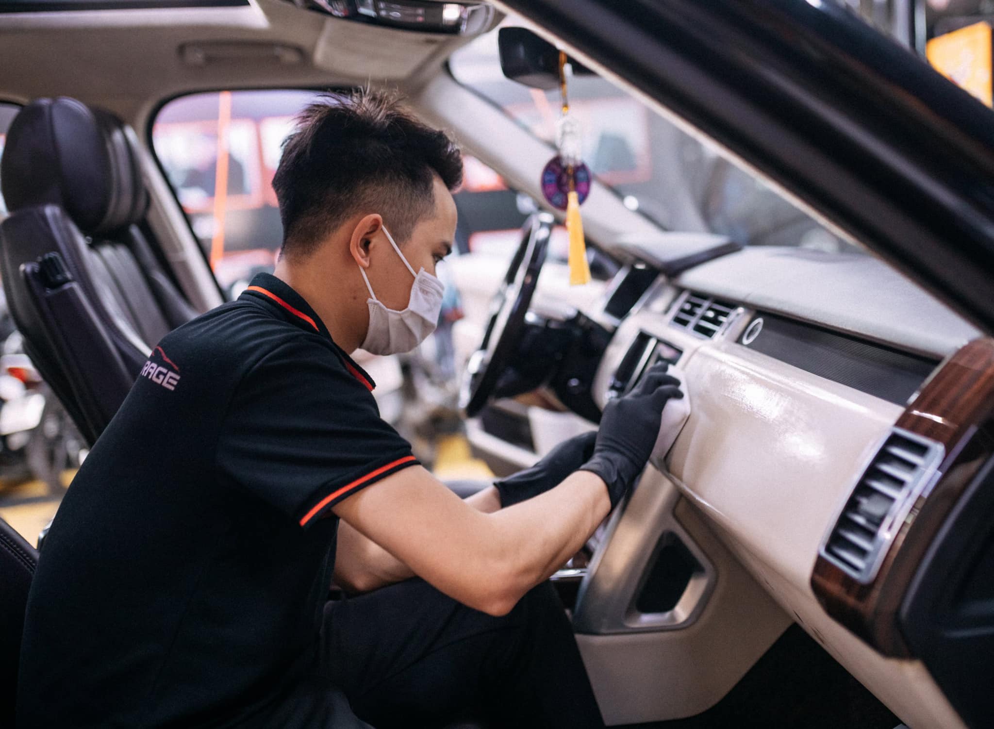 làm khô nội thất ô tô