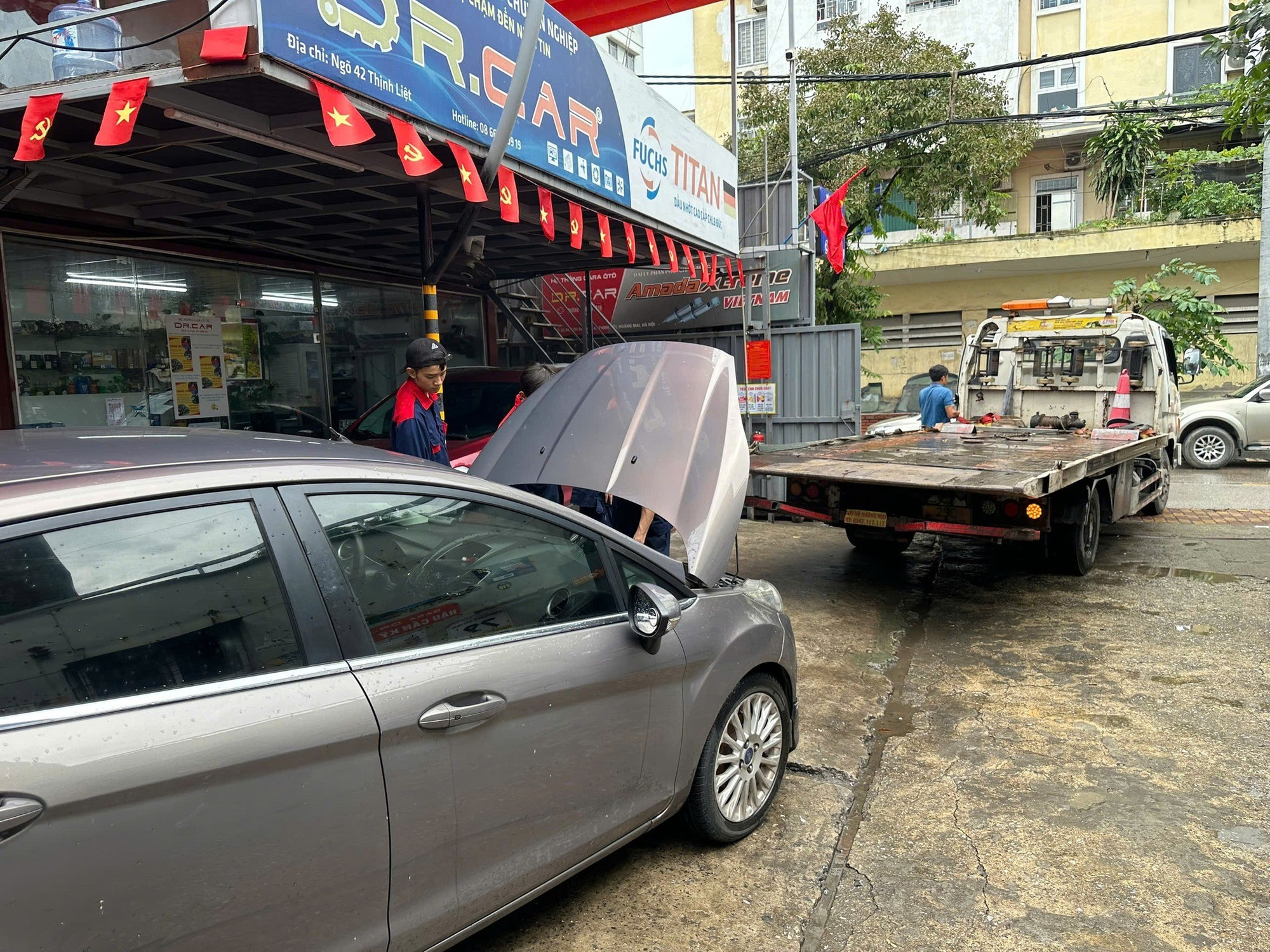 Sửa xe ô tô bị ngập